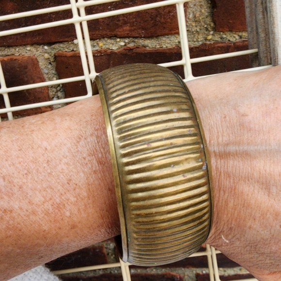 Vintage brass textured bangle‎ - Picture 2 of 6
